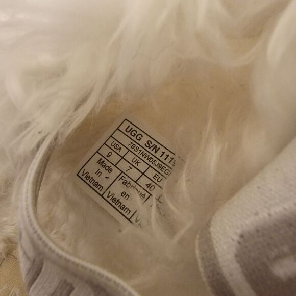 UGG Fluff Sugar Sandals - Picture 6 of 6